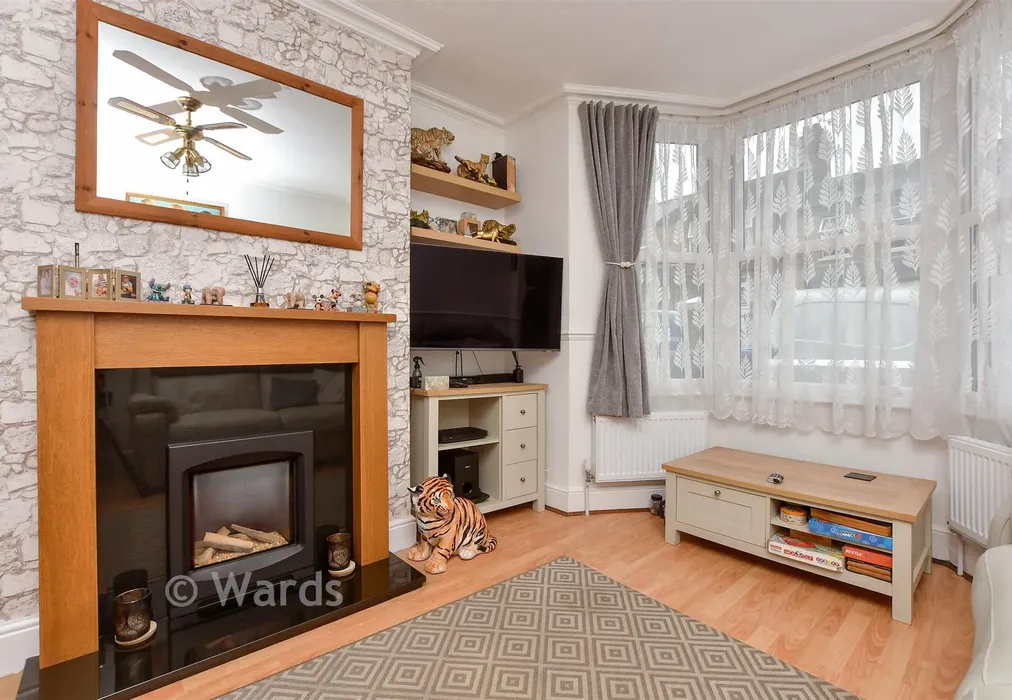 Lounge - Percy Road, Ramsgate, Kent - Wards of Kent