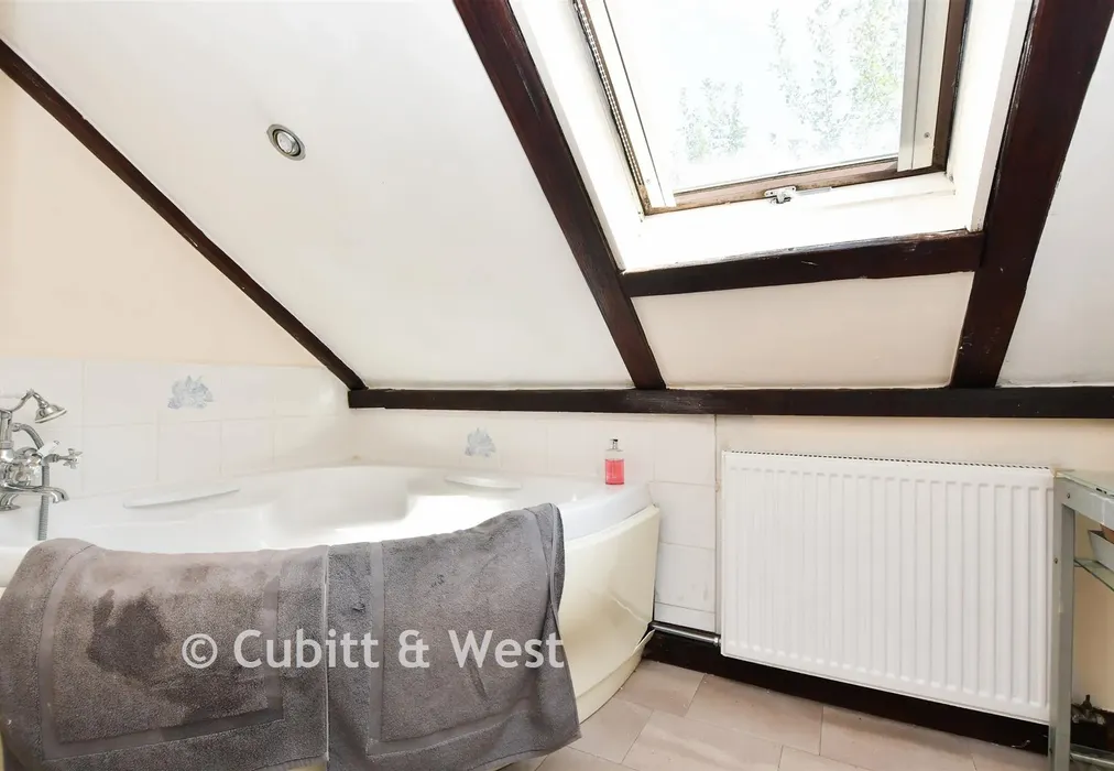 Bathroom - North Road, Three Bridges, Crawley, West Sussex - Wards of Kent