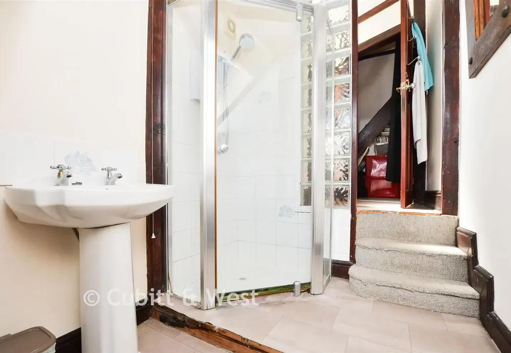 Bathroom - North Road, Three Bridges, Crawley, West Sussex - Wards of Kent