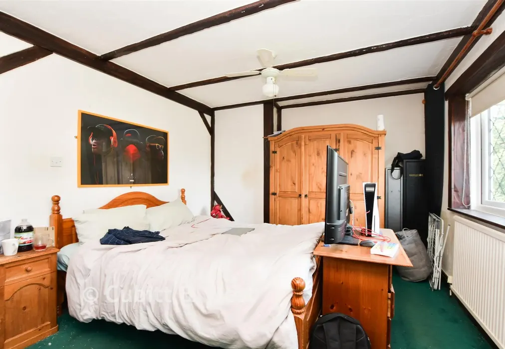 Bedroom 2 - North Road, Three Bridges, Crawley, West Sussex - Wards of Kent