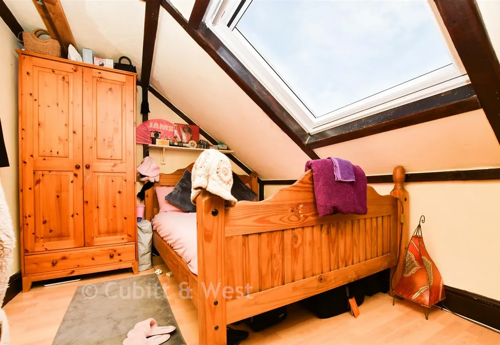Bedroom 2 - North Road, Three Bridges, Crawley, West Sussex - Wards of Kent