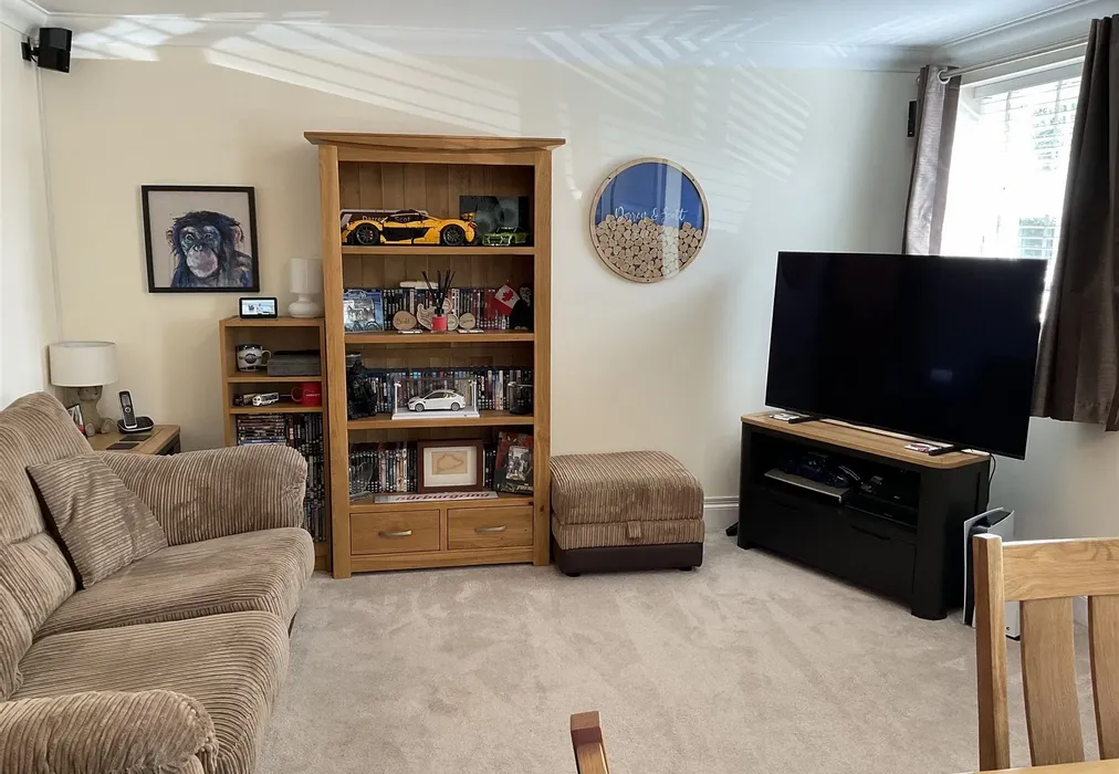 Lounge - Maidstone Road, Paddock Wood, Kent - Wards of Kent