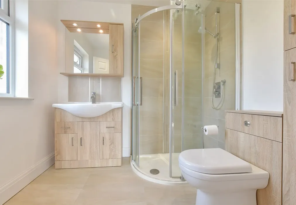 En-Suite Shower Room - Easole Street, Nonington, Canterbury, Kent - Wards of Kent