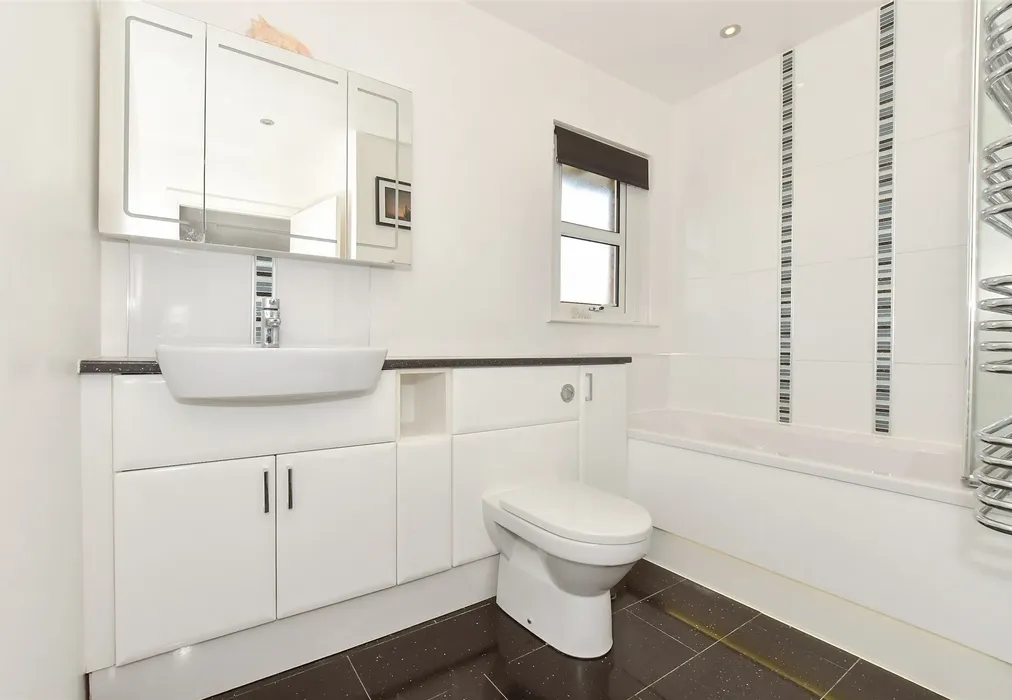Bathroom - Easole Street, Nonington, Canterbury, Kent - Wards of Kent
