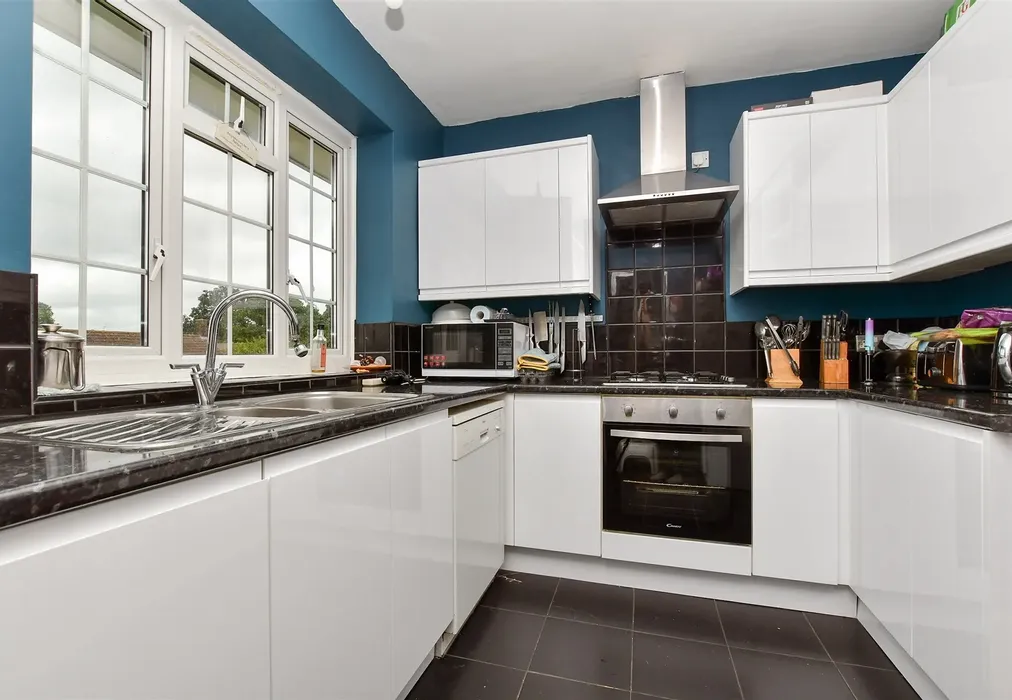 Kitchen - Morden Close, Tadworth, Surrey - Wards of Kent