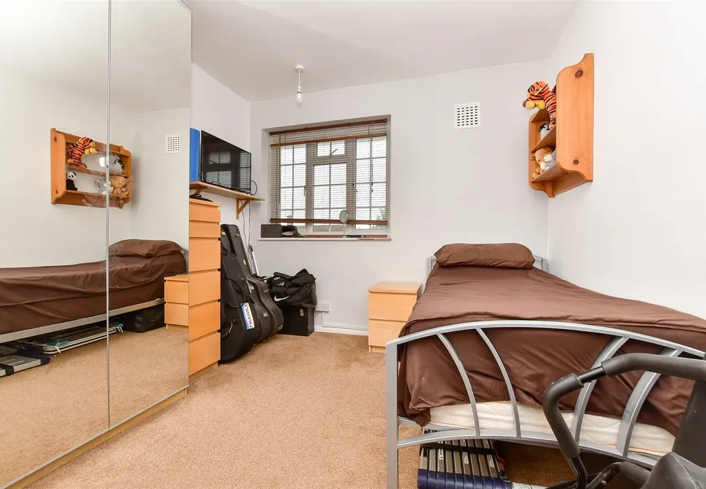 Bedroom 2 - Morden Close, Tadworth, Surrey - Wards of Kent