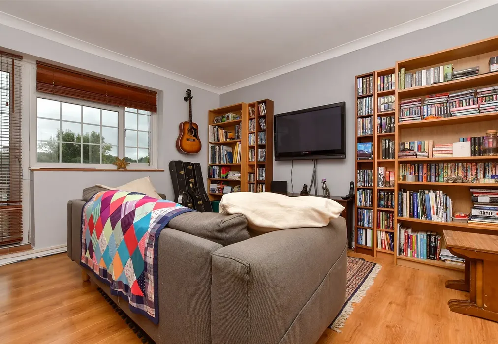 Lounge - Morden Close, Tadworth, Surrey - Wards of Kent