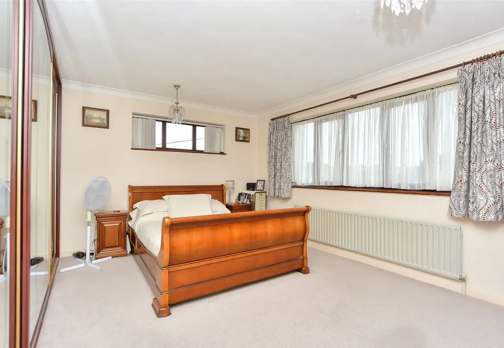 Bedroom 1 - Seaside Avenue, Minster-On-Sea, Sheerness, Kent - Wards of Kent