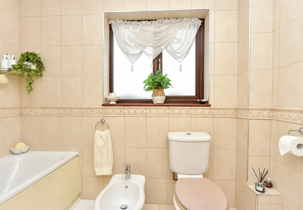 Bathroom - Seaside Avenue, Minster-On-Sea, Sheerness, Kent - Wards of Kent