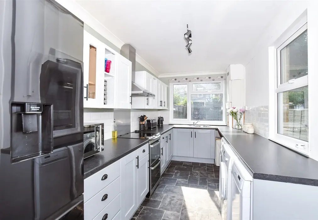 Kitchen - Heathorn Street, Maidstone, Kent - Wards of Kent