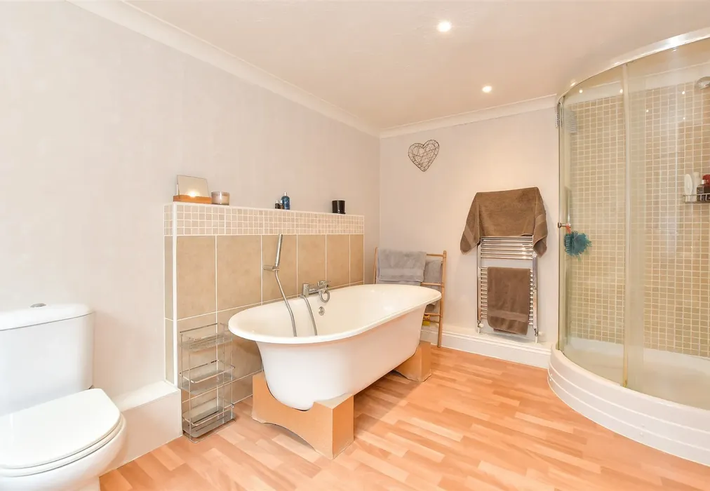 En-Suite Bathroom - Cuckfield Lane, Warninglid, Haywards Heath, West Sussex - Wards of Kent
