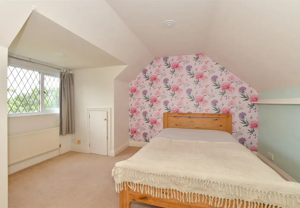 Bedroom 5 - Cuckfield Lane, Warninglid, Haywards Heath, West Sussex - Wards of Kent