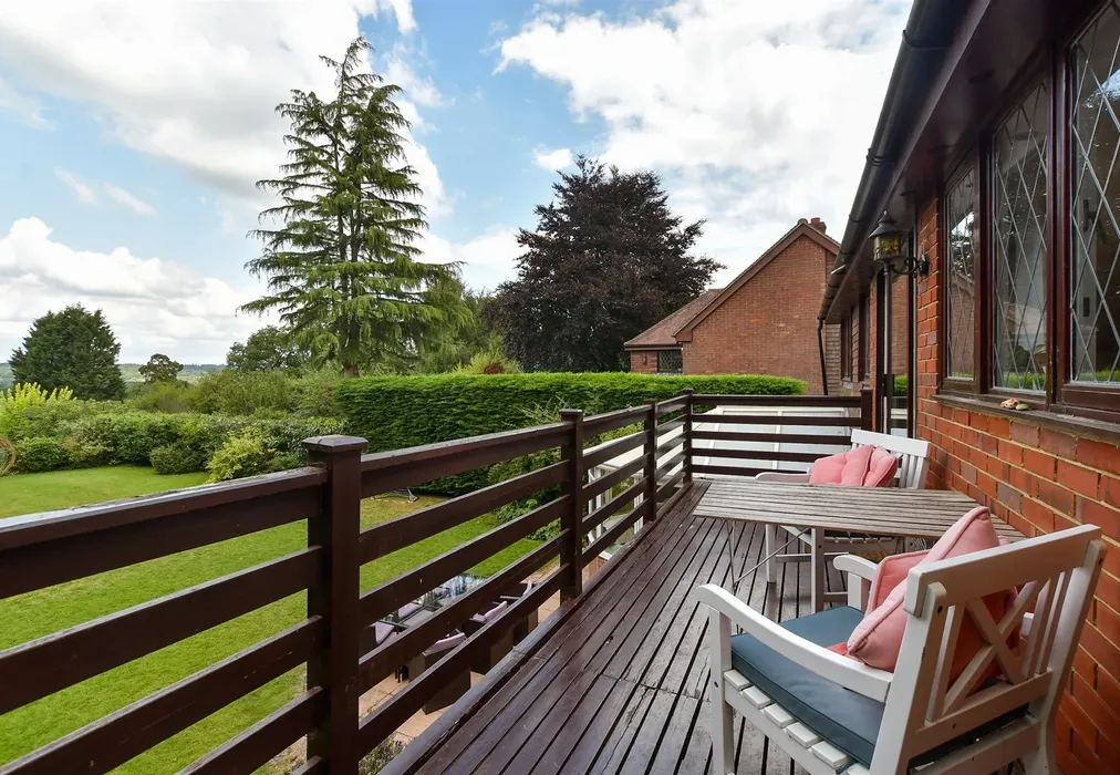 Balcony - Cuckfield Lane, Warninglid, Haywards Heath, West Sussex - Wards of Kent