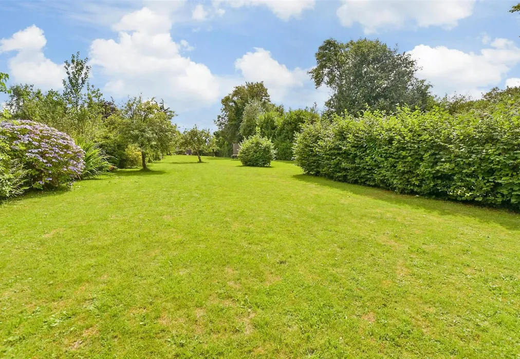 Rear Garden - Cuckfield Lane, Warninglid, Haywards Heath, West Sussex - Wards of Kent