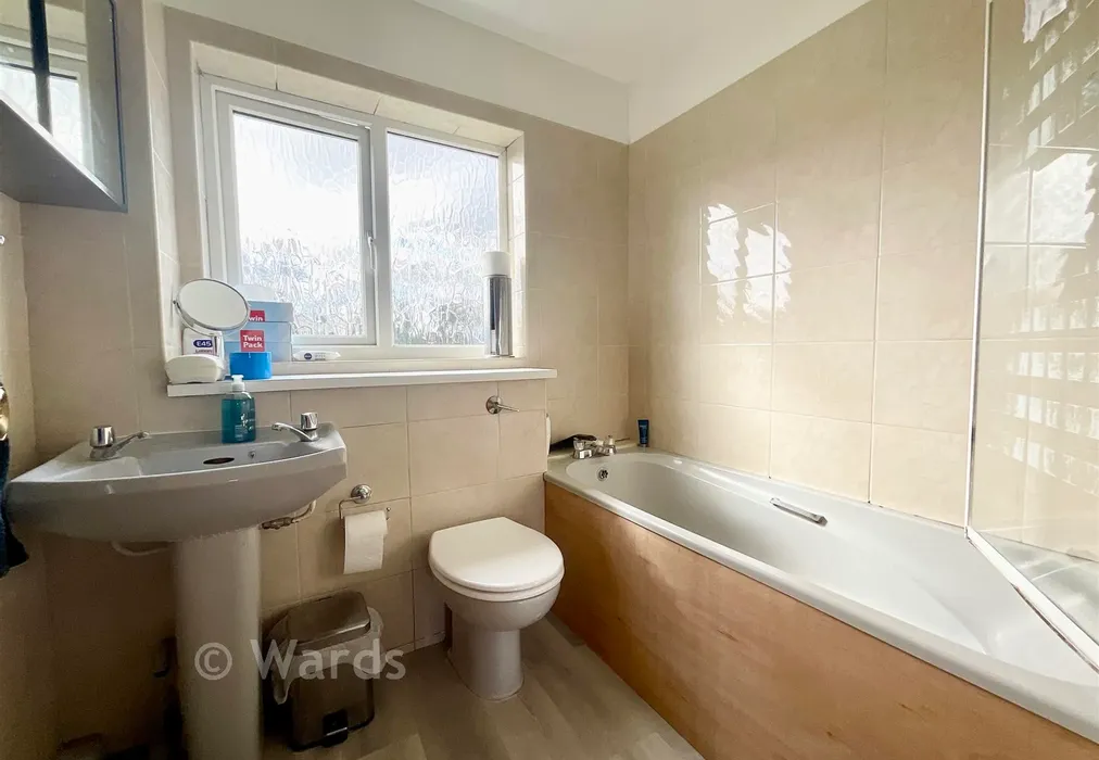 Bathroom - Berwick Way, Sevenoaks, Kent - Wards of Kent