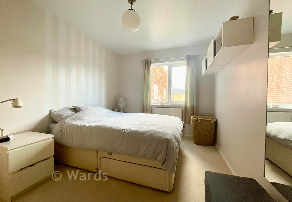 Bedroom 1 - Berwick Way, Sevenoaks, Kent - Wards of Kent