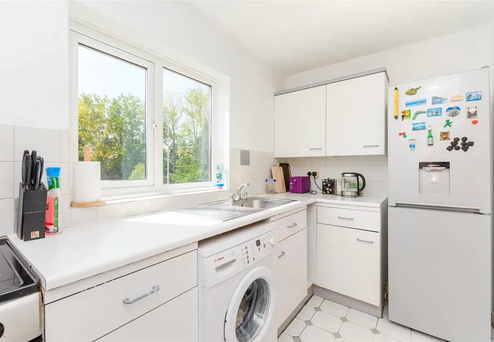 Kitchen - Berwick Way, Sevenoaks, Kent - Wards of Kent