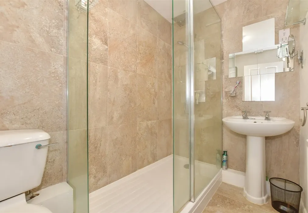 Shower Room - Stream Walk, Whitstable, Kent - Wards of Kent