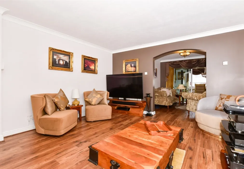 Lounge - Halfpenny Close, Maidstone, Kent - Wards of Kent