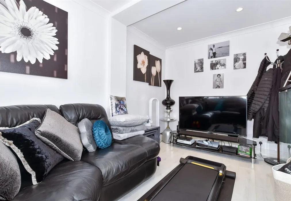 Family Room - Halfpenny Close, Maidstone, Kent - Wards of Kent