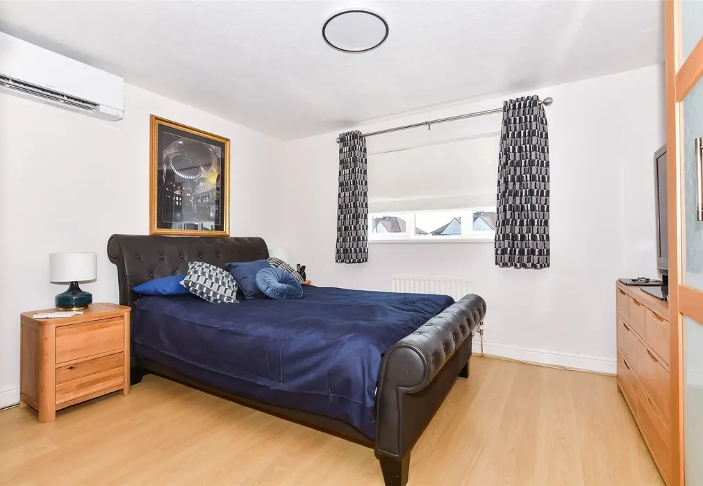 Bedroom 1 - Halfpenny Close, Maidstone, Kent - Wards of Kent