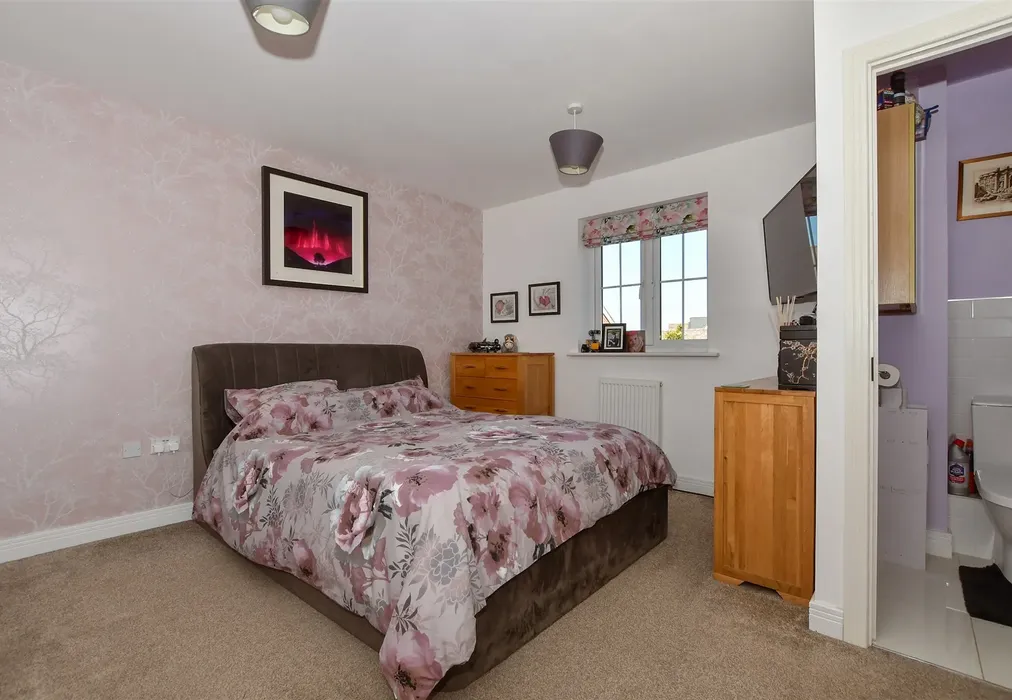 Bedroom 1 - Waterloo Walk, Kings Hill, West Malling, Kent - Wards of Kent