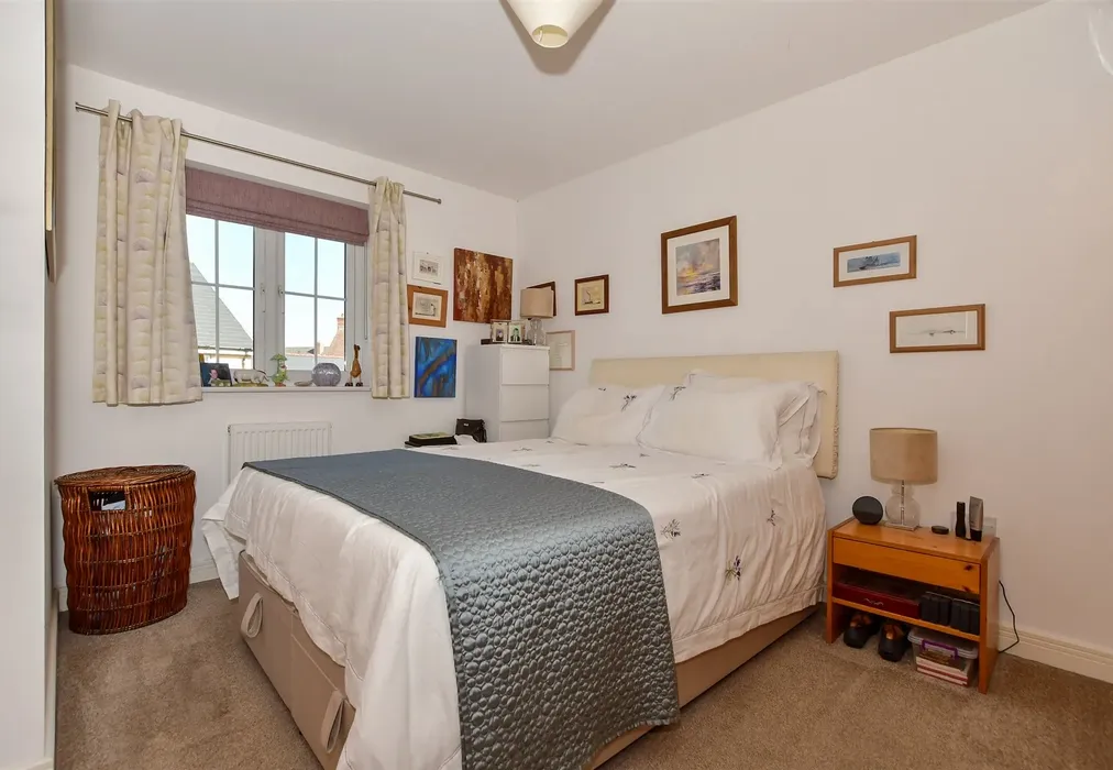 Bedroom 2 - Waterloo Walk, Kings Hill, West Malling, Kent - Wards of Kent