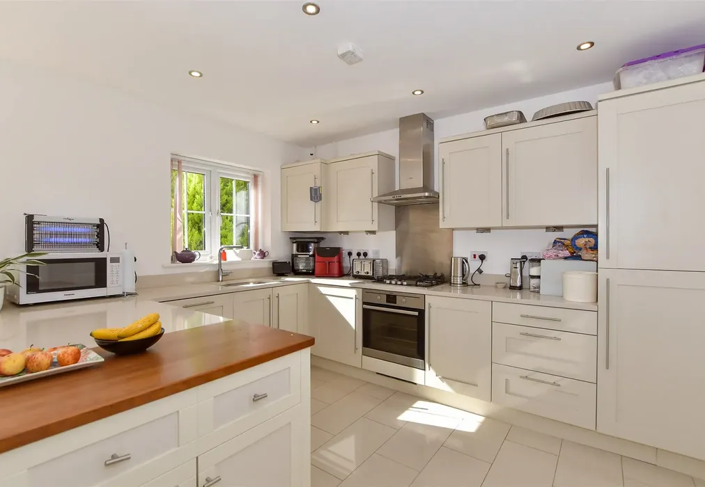 Kitchen/Diner - Waterloo Walk, Kings Hill, West Malling, Kent - Wards of Kent