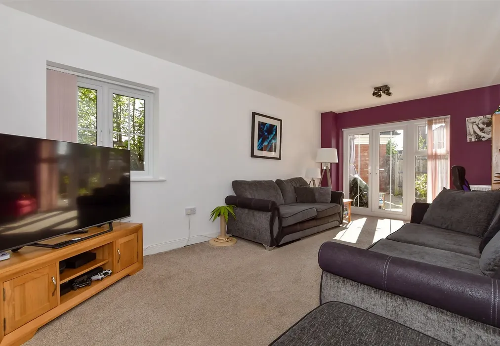 Lounge - Waterloo Walk, Kings Hill, West Malling, Kent - Wards of Kent