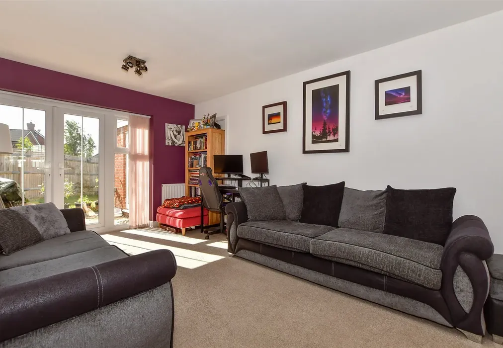 Lounge - Waterloo Walk, Kings Hill, West Malling, Kent - Wards of Kent