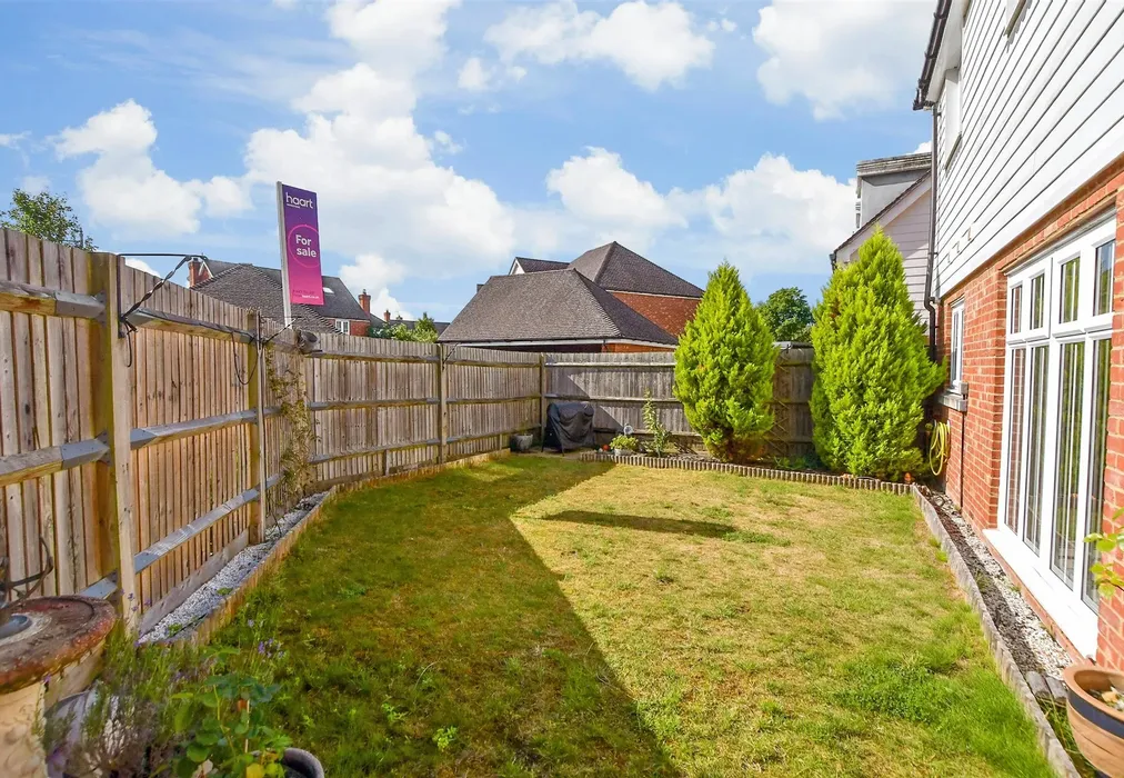 Rear Garden - Waterloo Walk, Kings Hill, West Malling, Kent - Wards of Kent