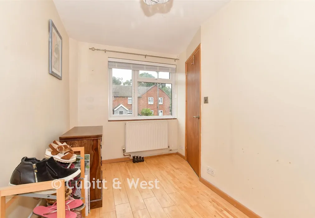 Snug - Oak Road, Southwater, Horsham, West Sussex - Wards of Kent