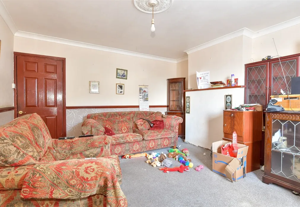Lounge - Wayfield Road, Chatham, Kent - Wards of Kent
