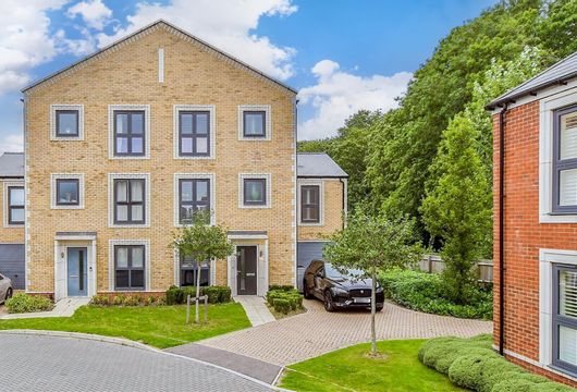 Baddlesmere Drive, Kings Hill, West Malling, Kent - Wards of Kent