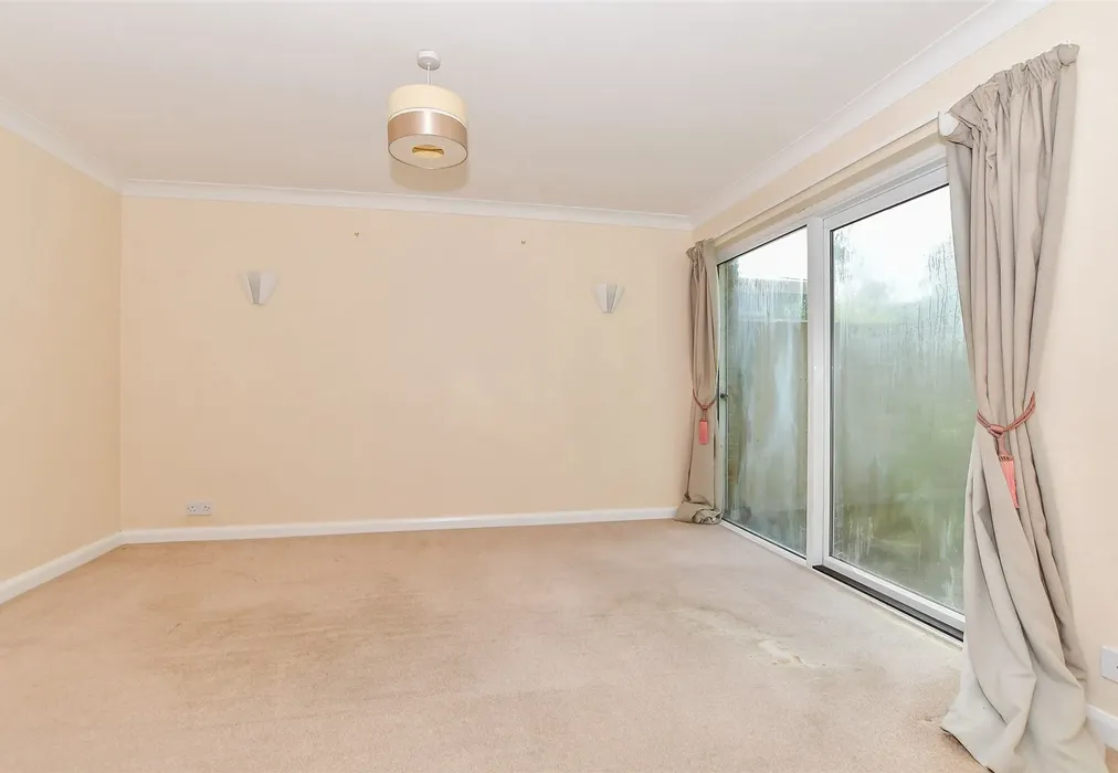 Lounge - Turners Avenue, Tenterden, Kent - Wards of Kent