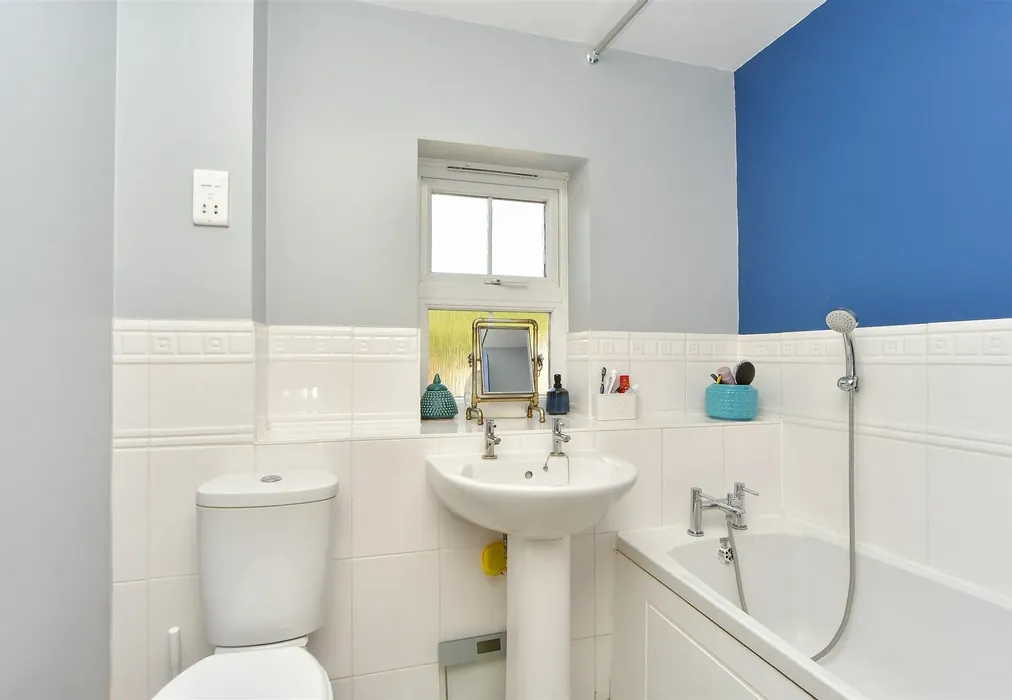 Bathroom - Premier Way, Kemsley, Sittingbourne, Kent - Wards of Kent
