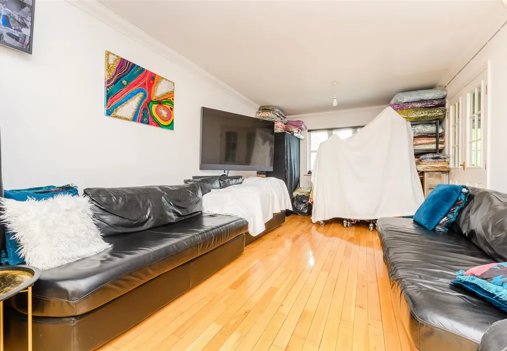 Lounge - Sanderling Way, Greenhithe, Kent - Wards of Kent