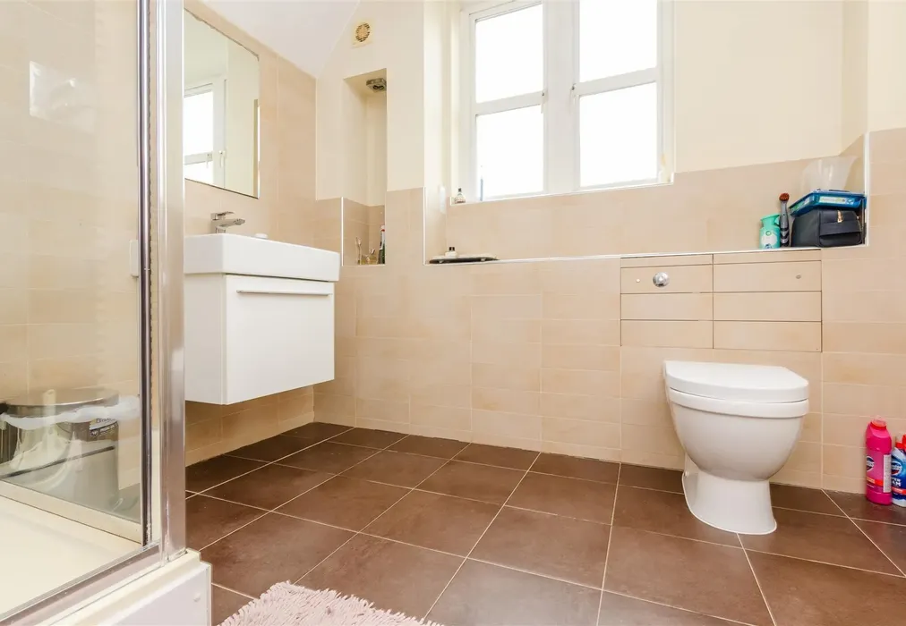 En-Suite Shower Room - Sanderling Way, Greenhithe, Kent - Wards of Kent