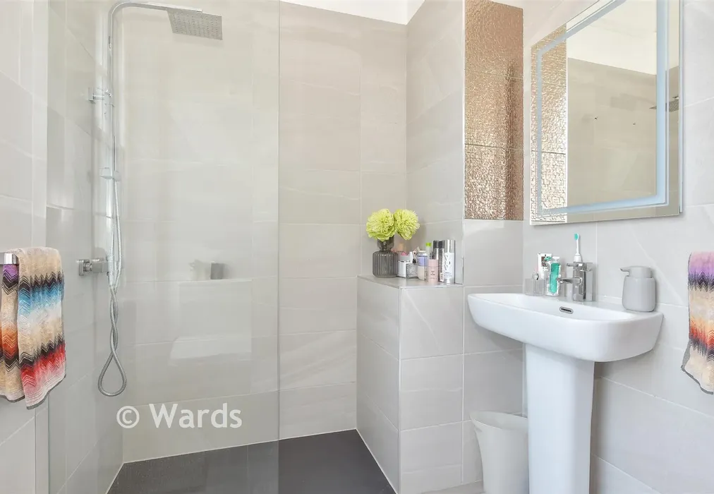 En-Suite Shower Room - New Dover Road, Canterbury, Kent - Wards of Kent