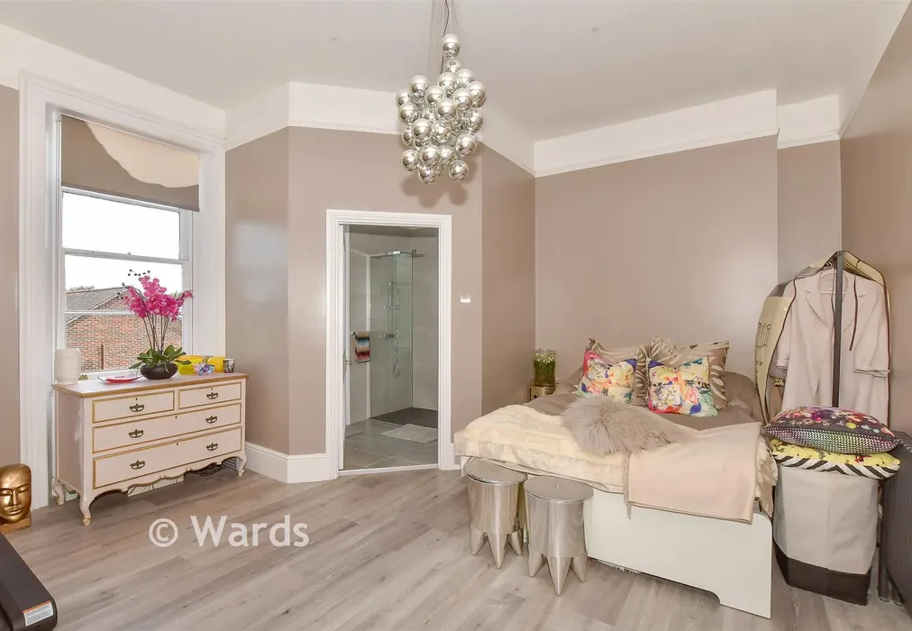 Bedroom 1 - New Dover Road, Canterbury, Kent - Wards of Kent