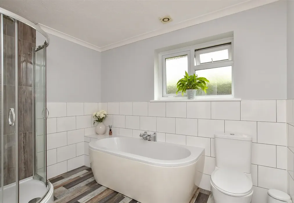 Bathroom - Roderick Avenue, Peacehaven, East Sussex - Wards of Kent