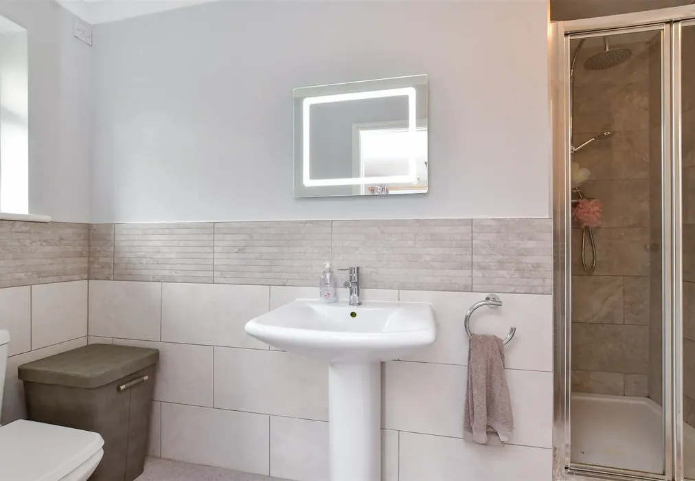 En-Suite Shower Room - Roderick Avenue, Peacehaven, East Sussex - Wards of Kent