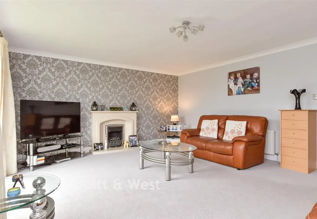 Lounge/ Dining Room - Roderick Avenue, Peacehaven, East Sussex - Wards of Kent