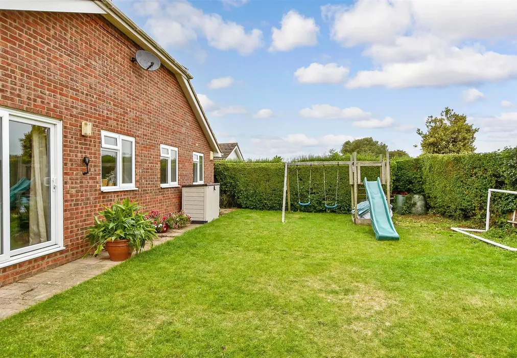 Rear Garden - Roderick Avenue, Peacehaven, East Sussex - Wards of Kent