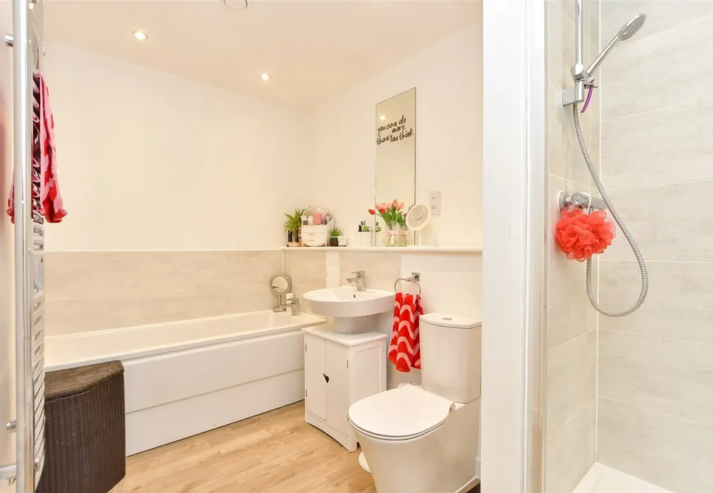 Bathroom - Rapson End, Sittingbourne, Kent - Wards of Kent