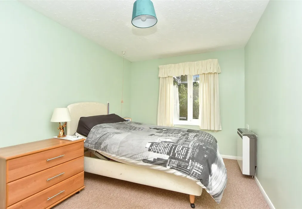 Bedroom 1 - Barkers Court, Sittingbourne, Kent - Wards of Kent