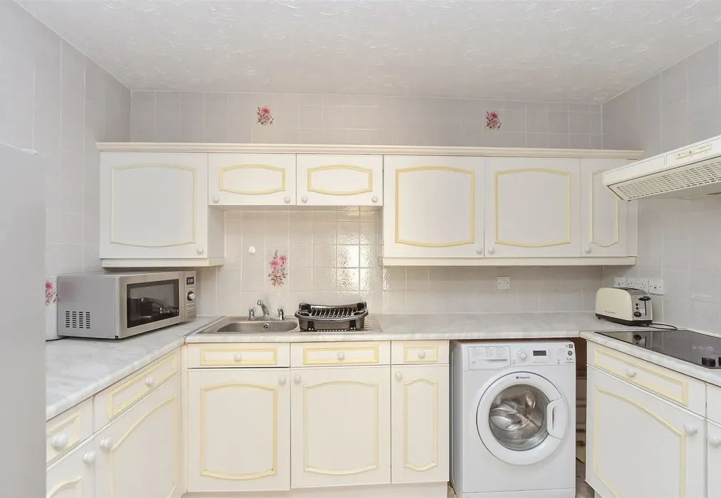 Kitchen - Barkers Court, Sittingbourne, Kent - Wards of Kent