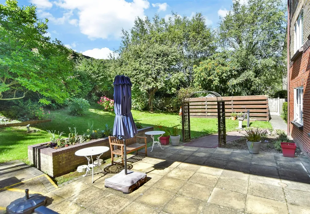 Communal Gardens - Barkers Court, Sittingbourne, Kent - Wards of Kent