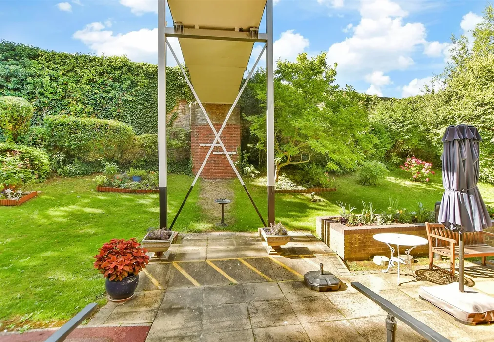 Communal Gardens - Barkers Court, Sittingbourne, Kent - Wards of Kent