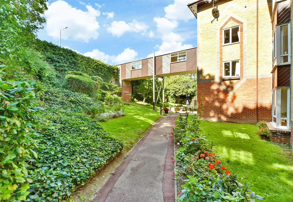 Communal Gardens - Barkers Court, Sittingbourne, Kent - Wards of Kent